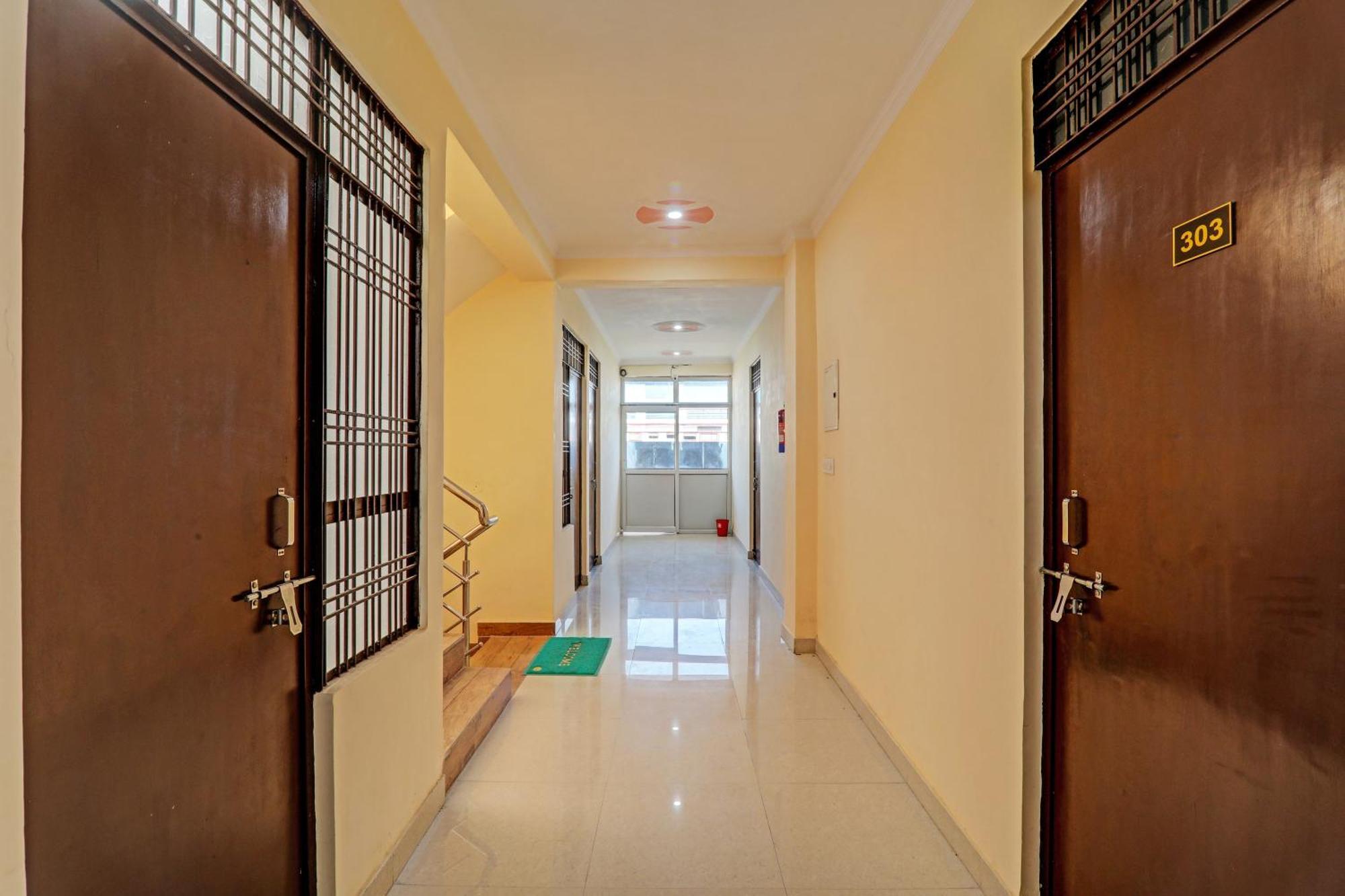 Super Hotel O Fort Inn ラクナウ エクステリア 写真